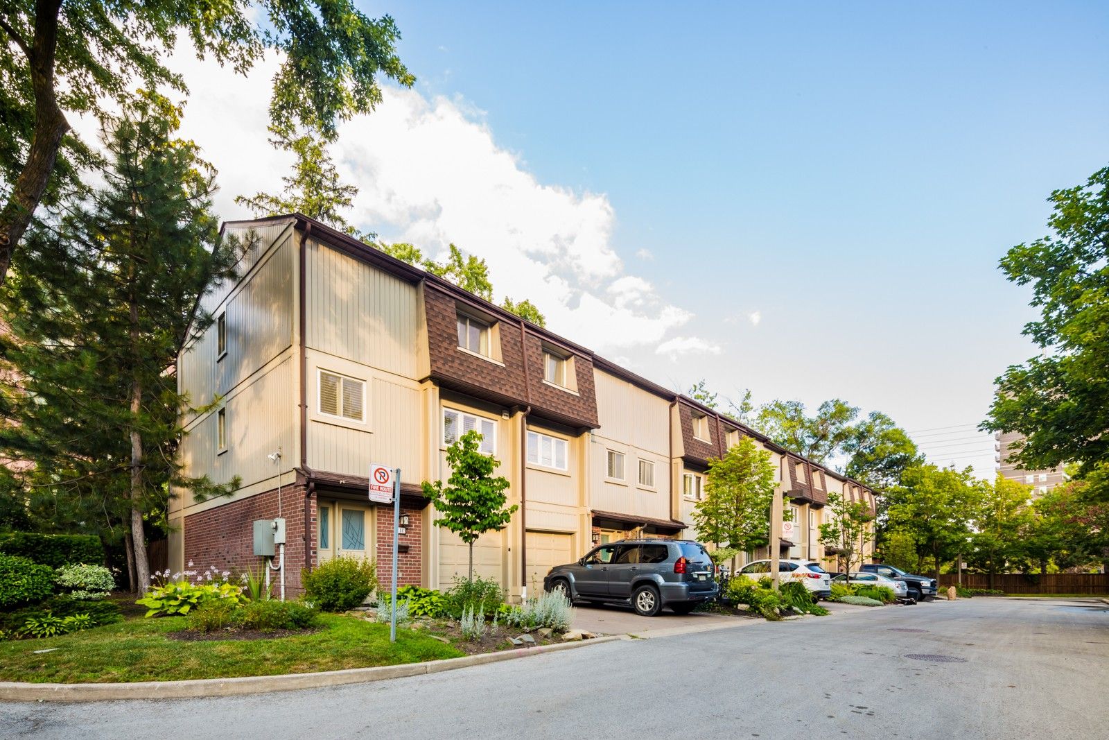 10101200 Walden Circ Walden Circle Townhomes 3 Condos for Sale & 0 Units for Rent Strata.ca